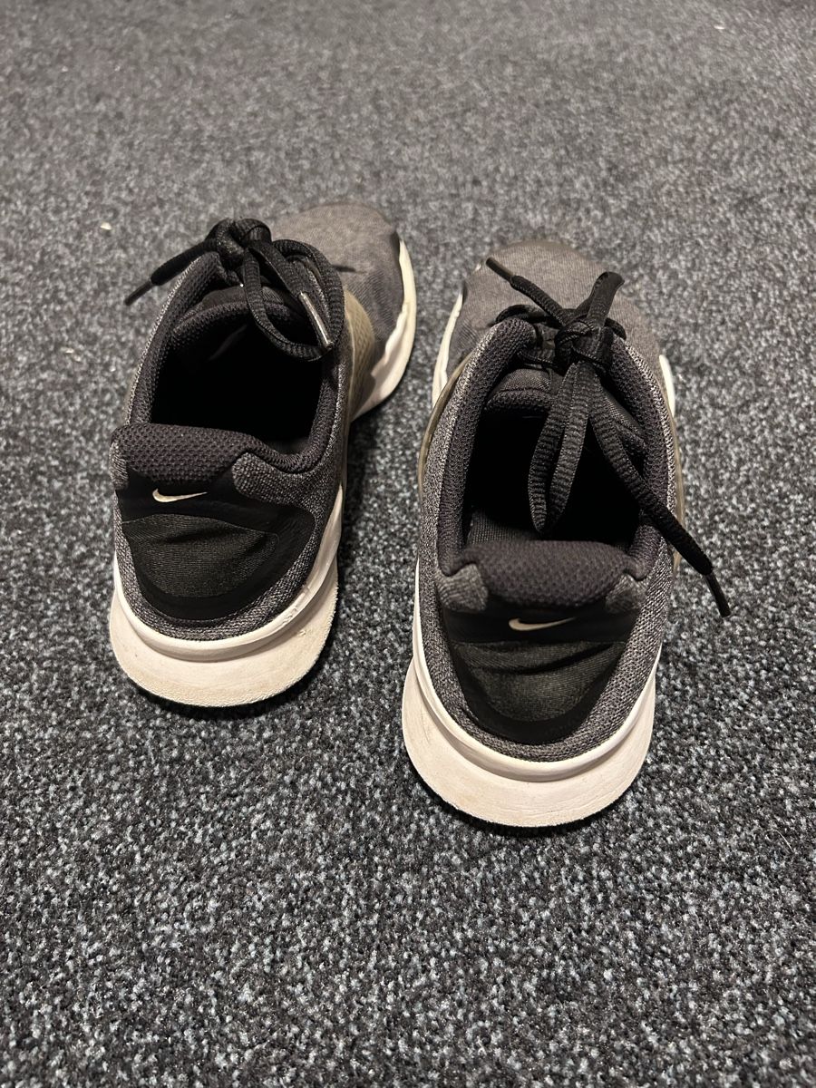 Nike Scarpe da uomo: Nike Herren Trainingsschuhe Gr. 42 – Usato da Frauenfeld venduto da xLimo 2