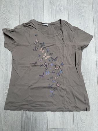 T-shirt d'été taille 46 avec motif papillons🦋 Élégant.