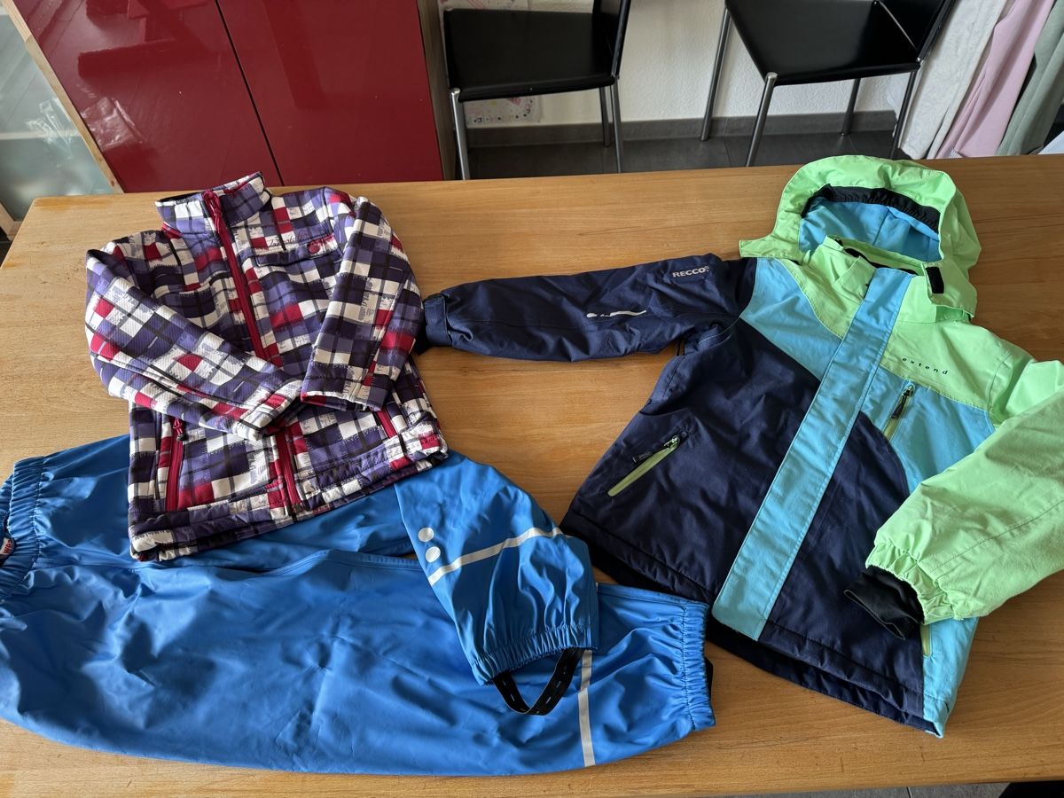 Lotti & Set di vestiti: Grosses Mädchen Kleiderpaket Grösse 128 – Usato da Lyssach venduto da tom1981 8