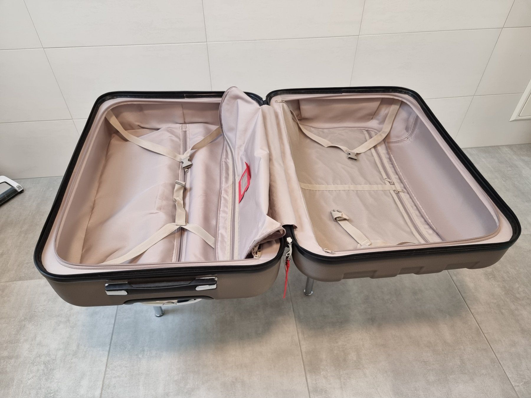 Valigie: Grosser Reisekoffer mit Rollen – Usato da Bellmund venduto da andrino 4