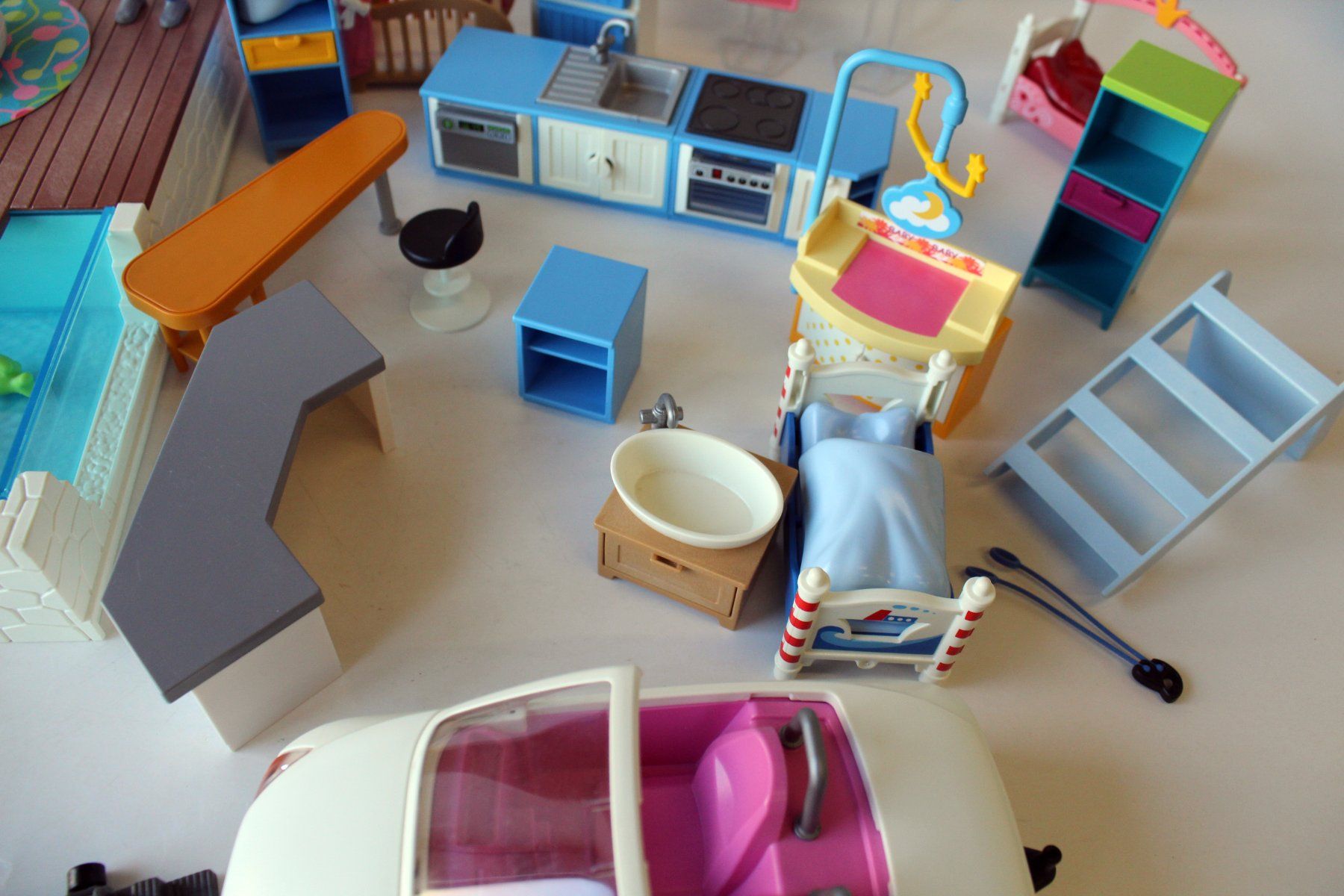 Playmobil Giocattoli: PLAYMOBIL - Konvolut mit Auto, Möbel, Pool – Usato da Roggwil BE venduto da Hemhem 4