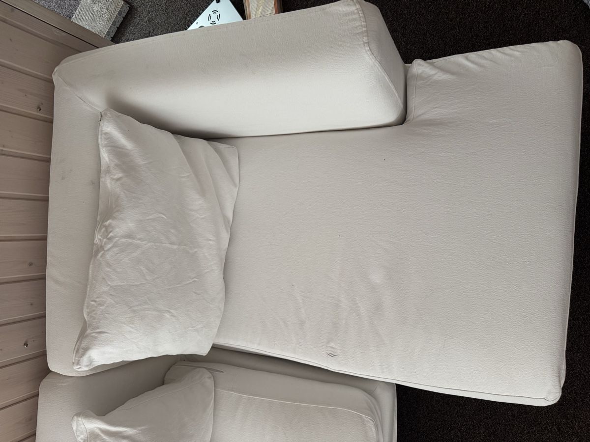 Divani: Weisses Ecksofa/Lounge mit Kissen – Usato da Ballwil venduto da Mel1995 2