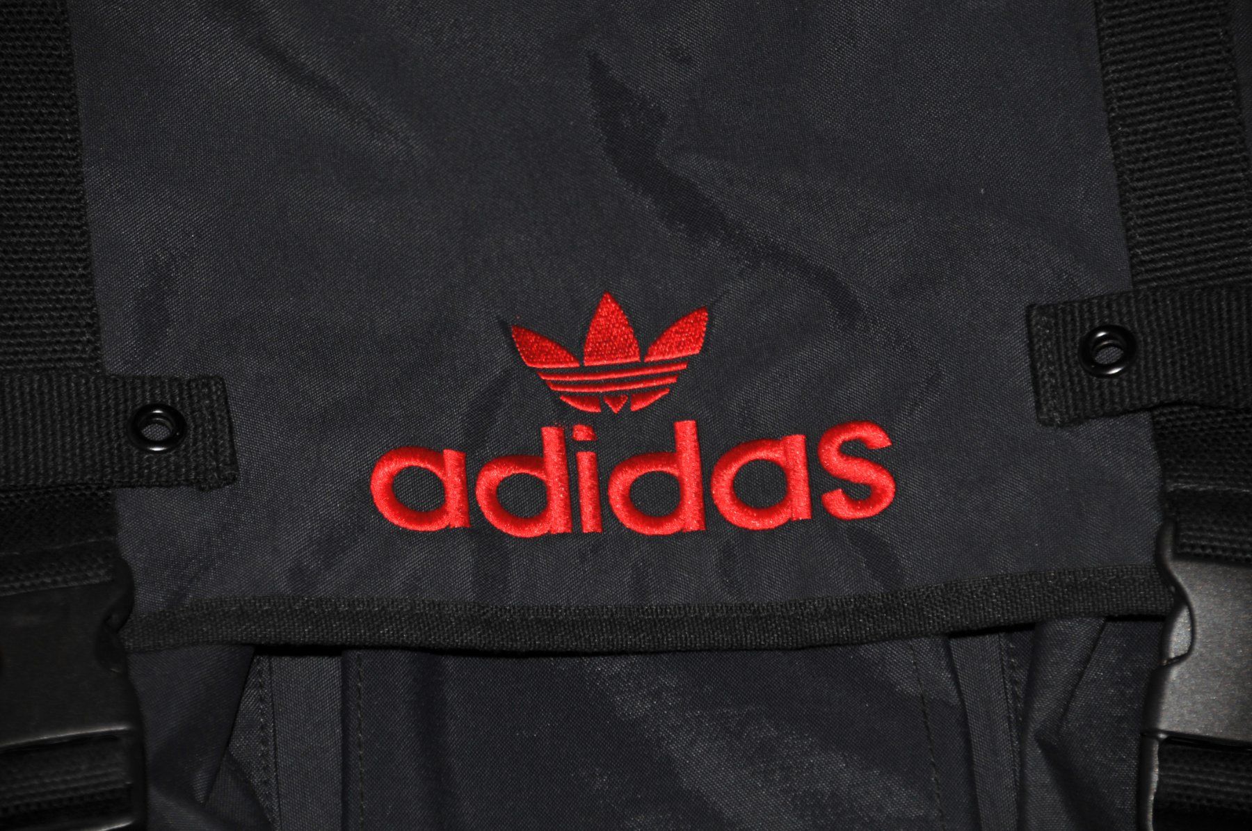 Adidas Borse: coole adidas Tasche für Freizeit oder Laptop - Top Zustand – Usato da Winterthur venduto da Schwestere 1