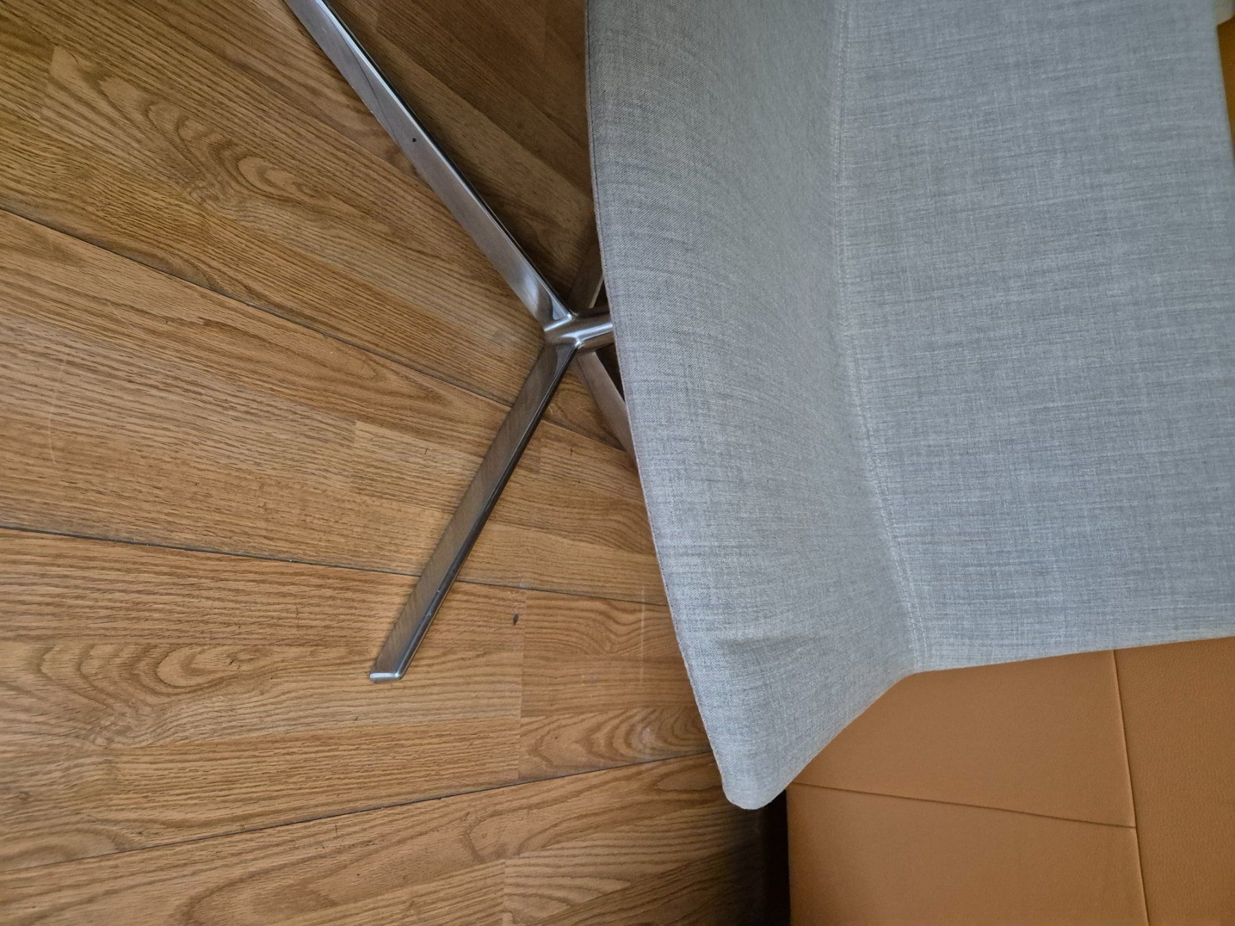 Arper Poltrone: ARPER CATIFA 80 Lounge Sessel drehbar Designer – Nuovo (secondo la descrizione) da Granges-Paccot venduto da YuDrOm 4