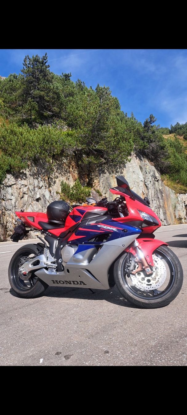Honda Route: Cbr1000rr – D'occasion à Pambio-Noranco par ang_lwc2