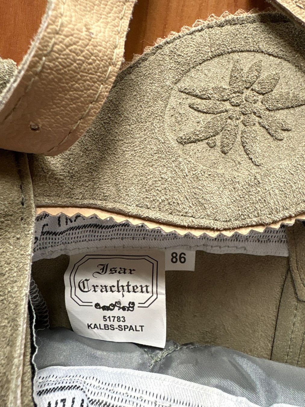 Pantaloni: Kinder Lederhose, Gr. 86, nie gebraucht – Nuovo (secondo la descrizione) da Oberrohrdorf venduto da rododay 3