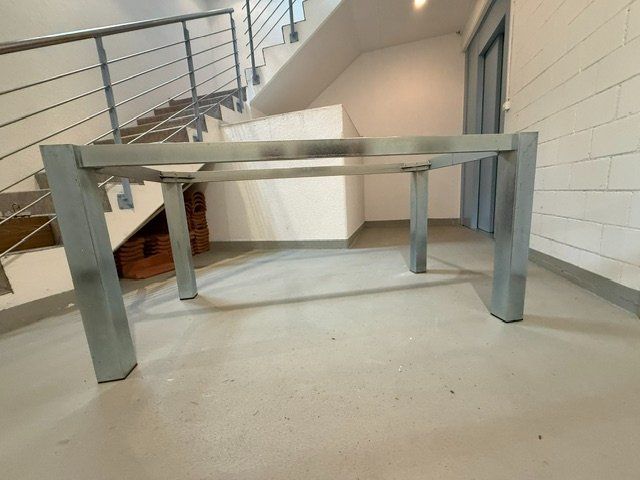 Altri mobili: Tischgestell (ohne Tischplatte) – Usato da Oberembrach venduto da Mountainyard