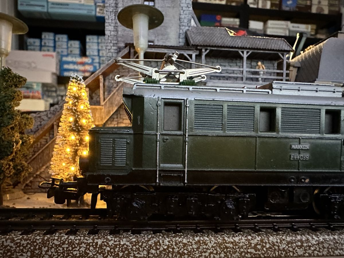 Märklin Modellini di ferrovie: Märklin SET 800 DB BR E44 – Usato da Lupsingen venduto da New-Haven 1