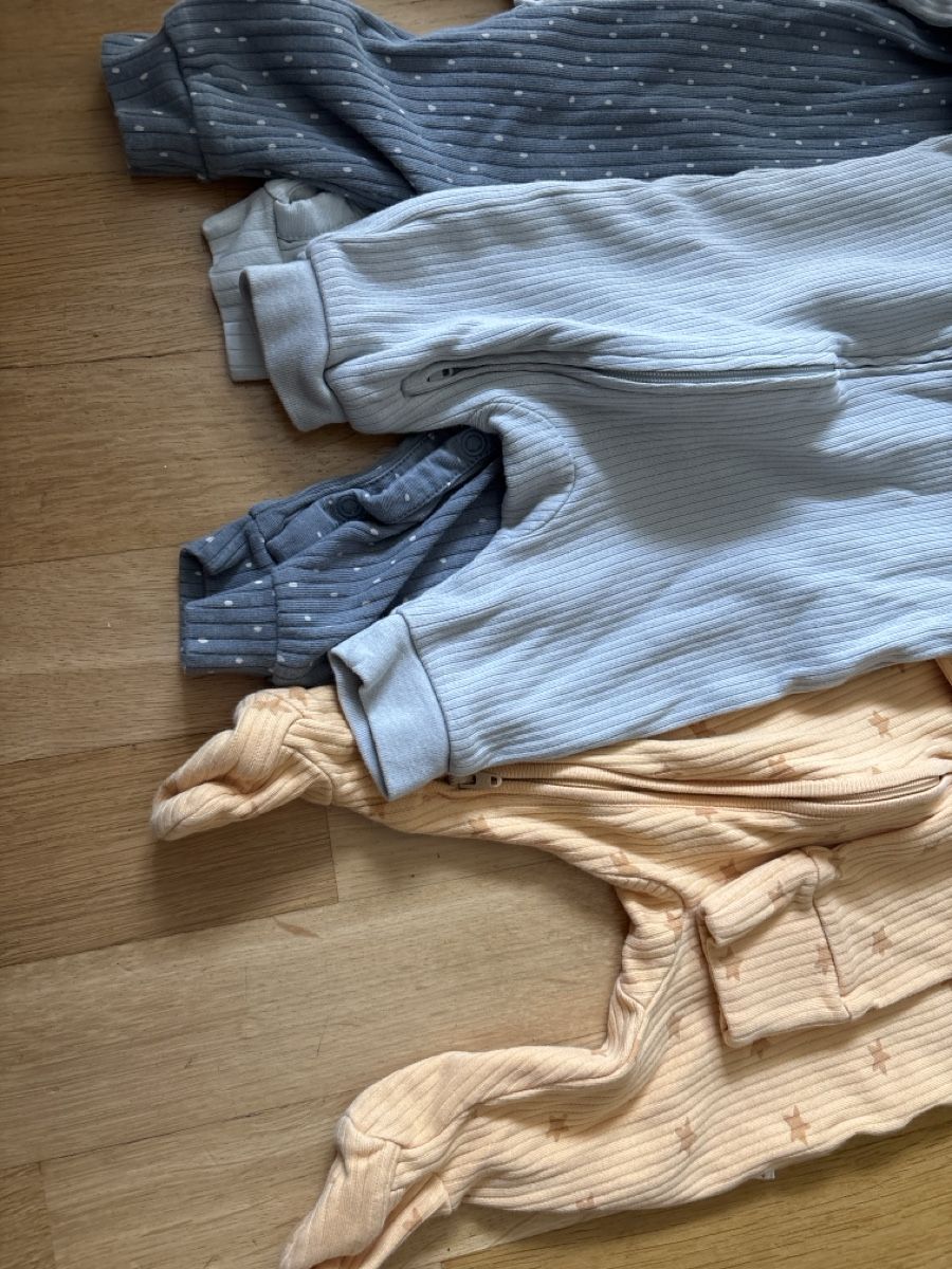 Lotti & Set di vestiti: Baby Strampler Grösse 62 Set 4 Stk – Usato da Zürich venduto da Mmiimmoottoo 3