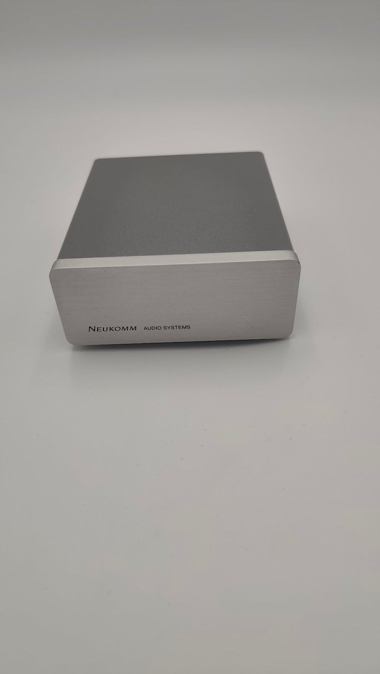 Neukomm Amplificatori: Neukomm MCA 112 Phonovorstufe – Usato da Toffen venduto da RohrerHiFiAG