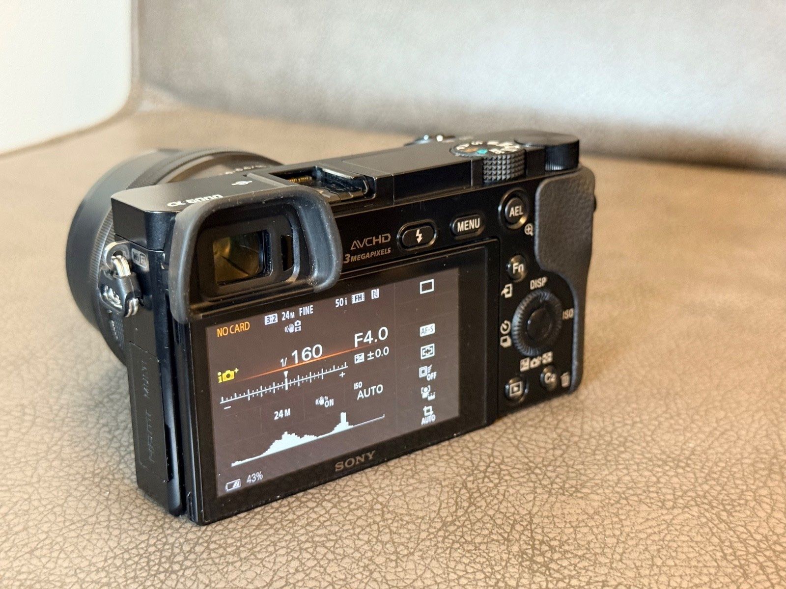 Sony Fotocamera: Sony Alpha A6000 + accessoires,  8'000 déclenchement – Usato da Neuchâtel venduto da moe_wtz6 3