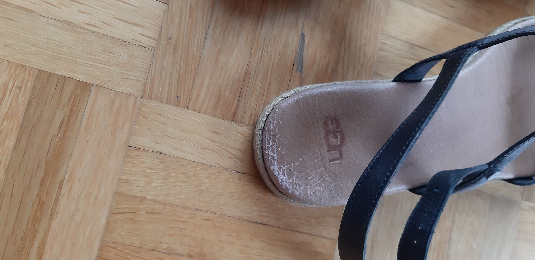Ugg Scarpe da donna: sandali UGG – Usato da Tesserete venduto da eli_y5kr 4