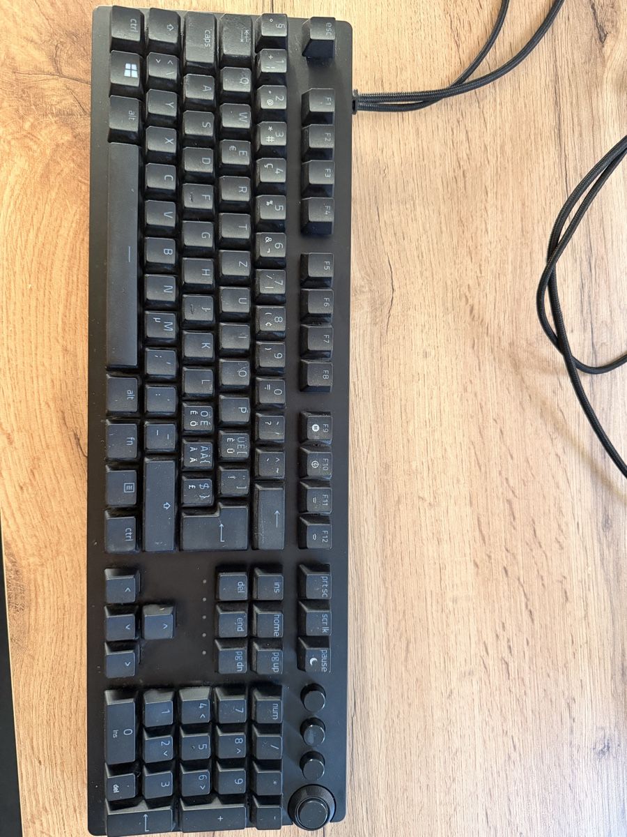 Razer Tastiere: Razer Huntsman v2 Analog Optical Switch – Usato da Zollikofen venduto da SeanMatti