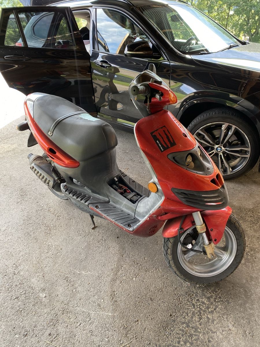 Suzuki Scooter: Scooter / Roller Suzuki Katana 50 – Usato da Gstaad venduto da Ns07 2