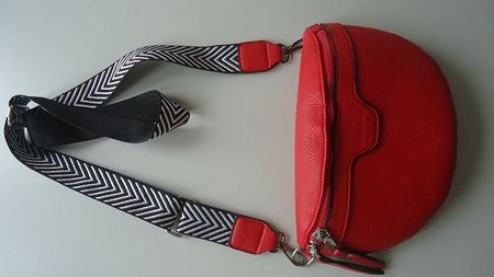 Rote Bauchtasche/Schultertasche mit Mustergurt, neuwertig!