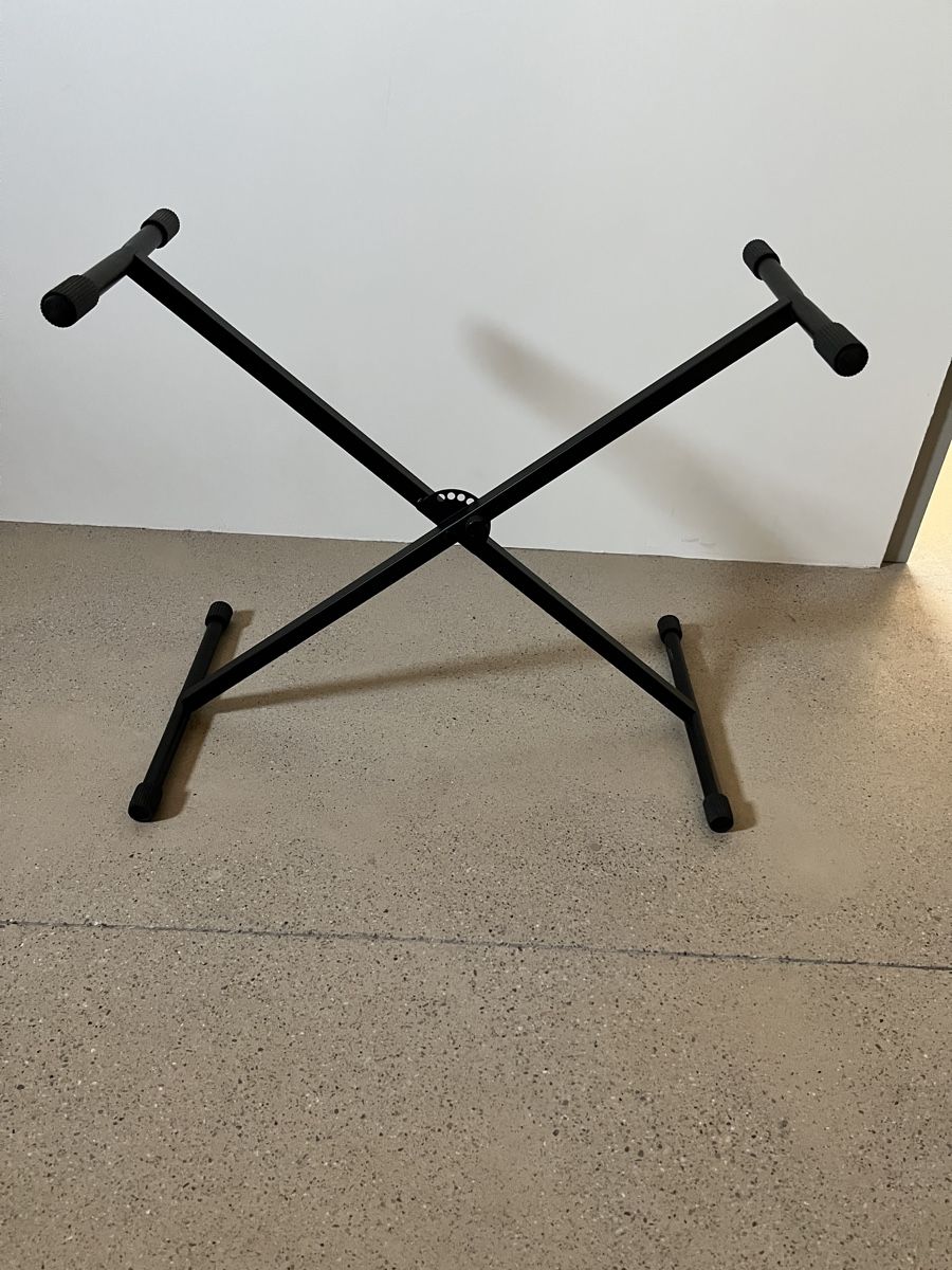 Supports pour instruments & partitions: Keyboardständer schwarz klappbar – Neuf (Voir description) à Birsfelden par Ric8do 2