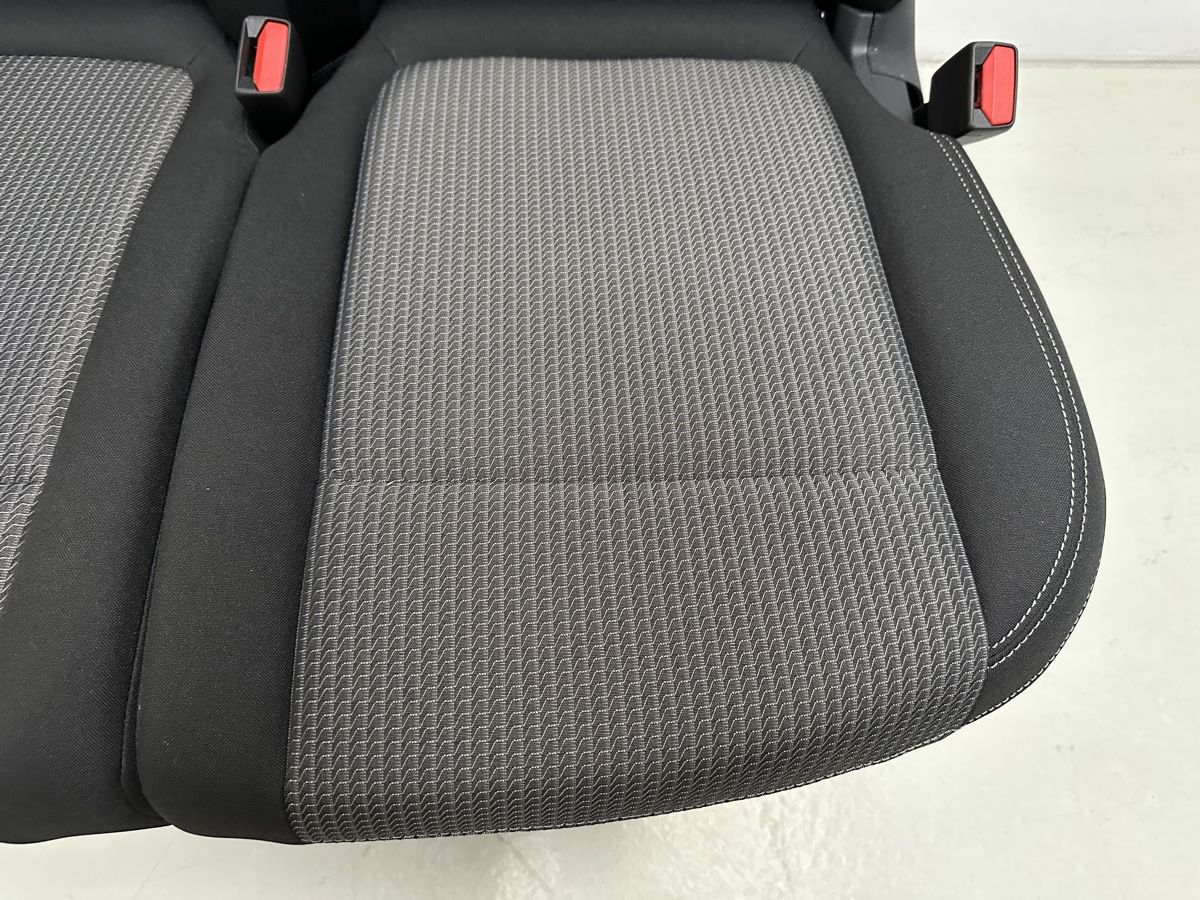 VW Tutti i ricambio: VW NEW Transporter Doppelbank – Nuovo (secondo la descrizione) da Alpnach-Dorf venduto da Skai0 1