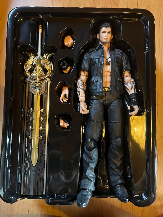 Figurine Noctis Lucis Caelum - Final Fantasy XV - Play Arts - 27 Cm