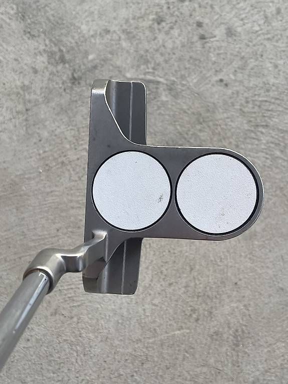 Odyssey Mazze & Set: Odyssey 2-ball Putter – Usato da Bern venduto da mia_8nfn