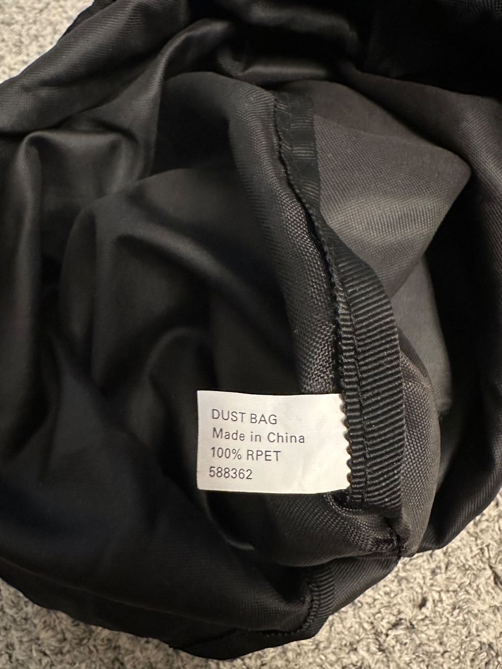 Balenciaga Zaini: Balenciaga new Shoe dust bag as backpack – Nuovo (secondo la descrizione) da Winterthur venduto da ivan12891 1