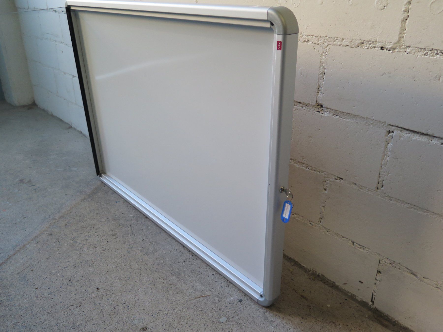 Lavagne: Whiteboard / Werbevitrine / Präsentationsvitrine 975 x 695mm – Usato da Basel venduto da Deko1 5