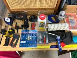 Grosses Werkzeug-Set: Bohrmaschine, Axt, Hämmer & Zubehör