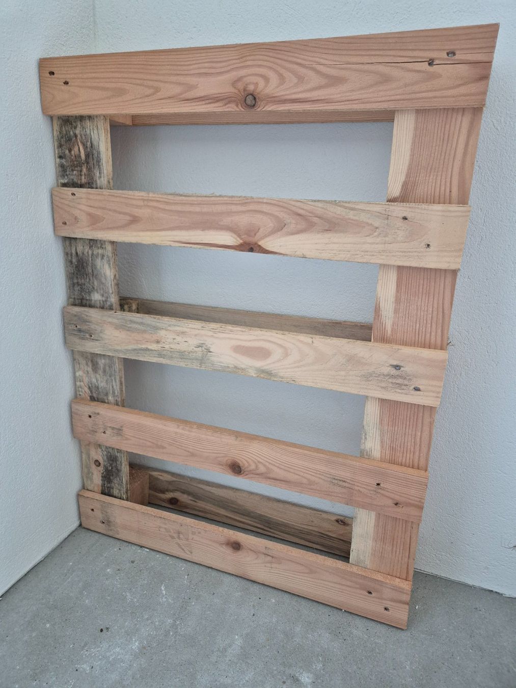 Statuette: Holzpalette 60 x 80 x 17.5 cm – Usato da Aarburg venduto da i_c6r8