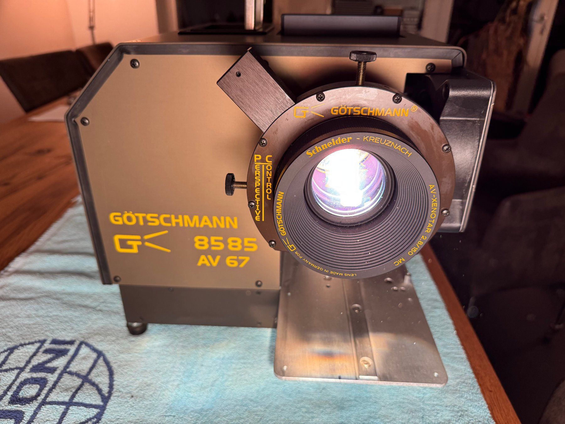Filme: Götschmann 8585 AV Mittelformat-Projektor 6x7 Set – Gebraucht aus Oberrohrdorf von ker_5h67