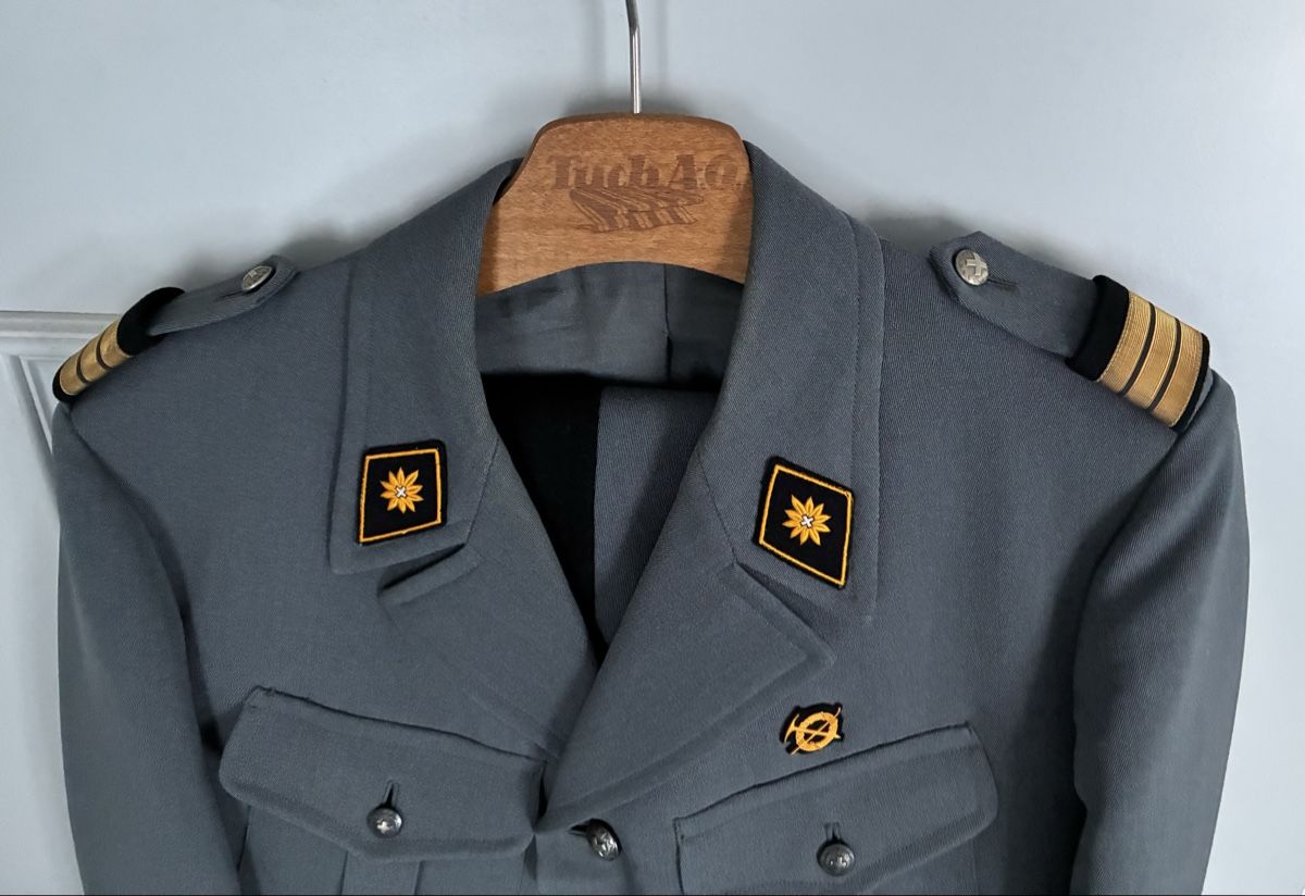 Schweizer Armee Uniformi: Uniform Oberst im Gst. Robert Anken – Usato da Gutenswil venduto da Antiques77 1