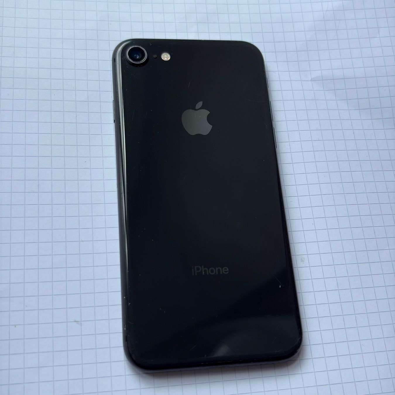 Apple Portables: iPhone 8 – D'occasion à Moudon par TigerrrEye 2