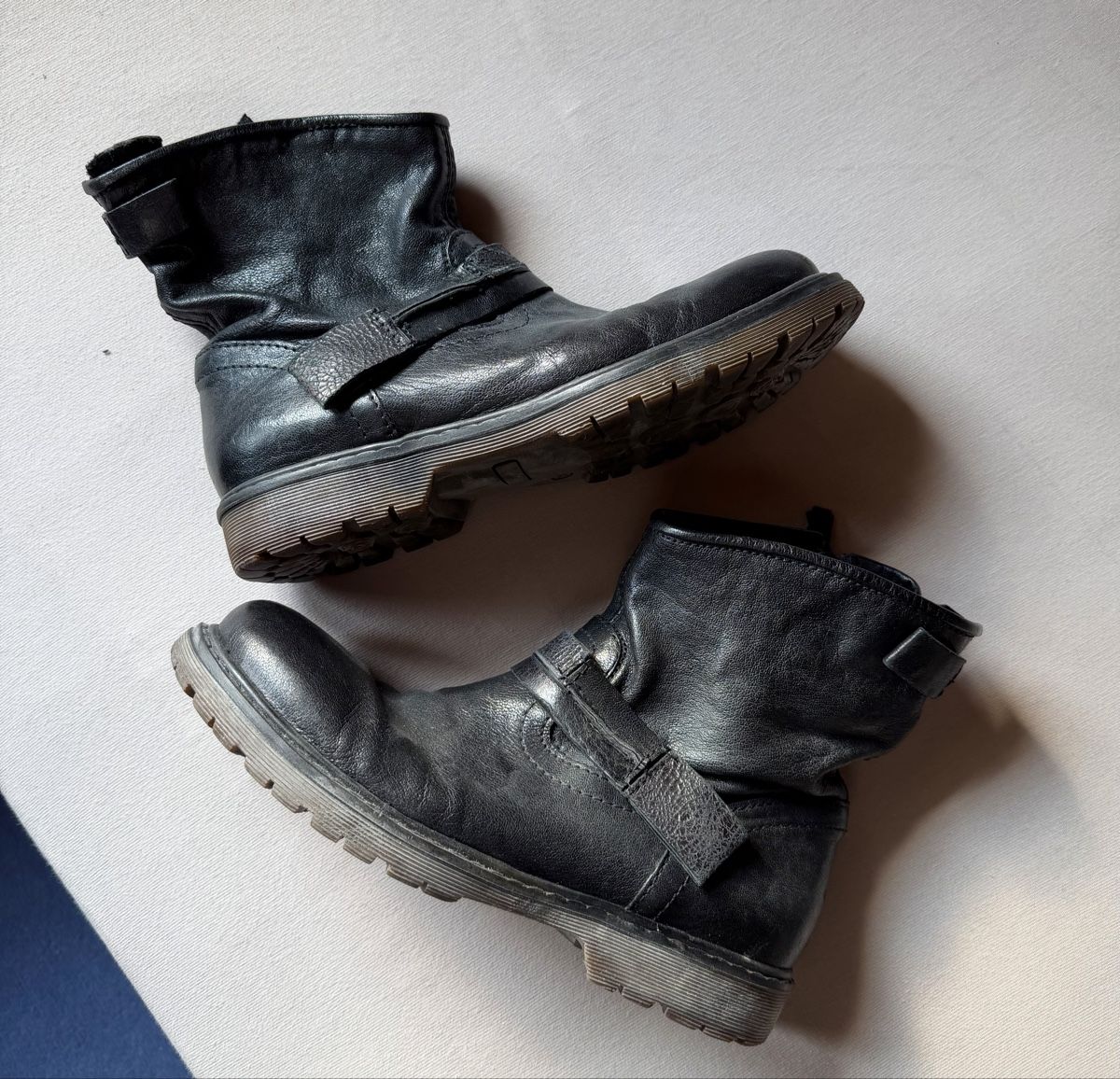 Mjus Scarpe da donna: Schwarze Lederstiefel von mjus , Gr. 40 – Usato da Walchwil venduto da BackstageBruder