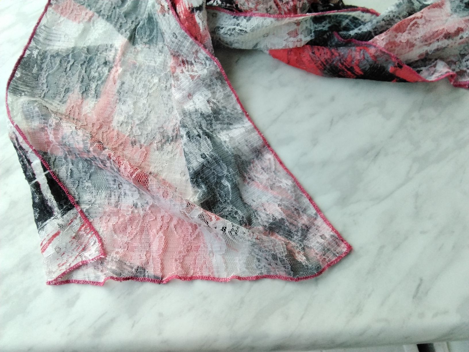 Foulard & Sciarpe: LEICHTER SCHAL ROT BUNT – Nuovo (secondo la descrizione) da Biel/Bienne venduto da dasi3 2