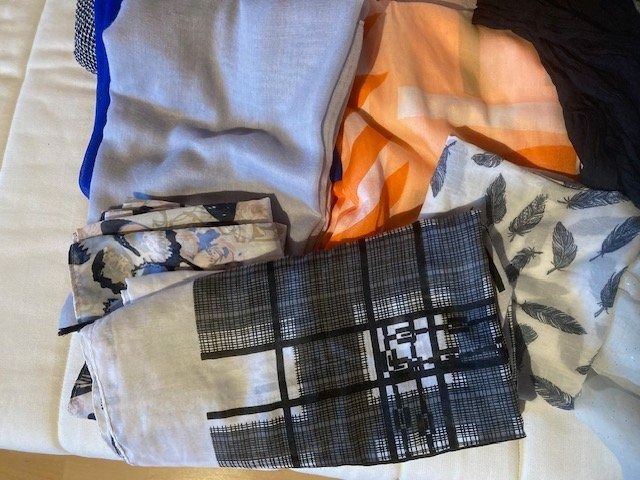 Foulard & Sciarpe: Lot tour de cou - châle - divers – Usato da Vauderens venduto da lau260962 2