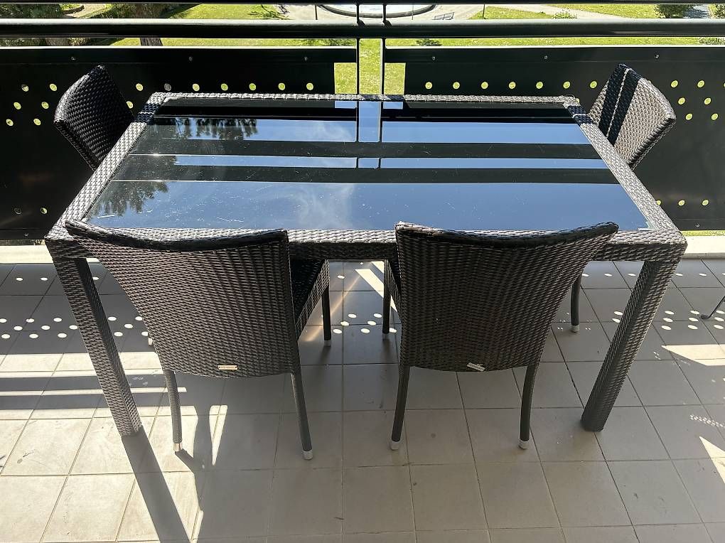 Sedie: 4 chaises en résine tressée – Usato da Martigny venduto da ritonlgazon
