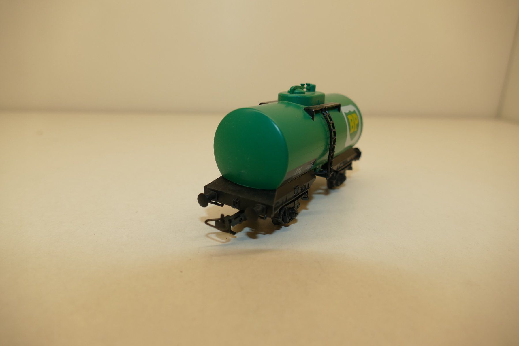 Kleinbahn Modelleisenbahnen: Kleinbahn H0: ÖBB Kesselwagen BP – Gebraucht aus Niederhasli von rail-duerst 1