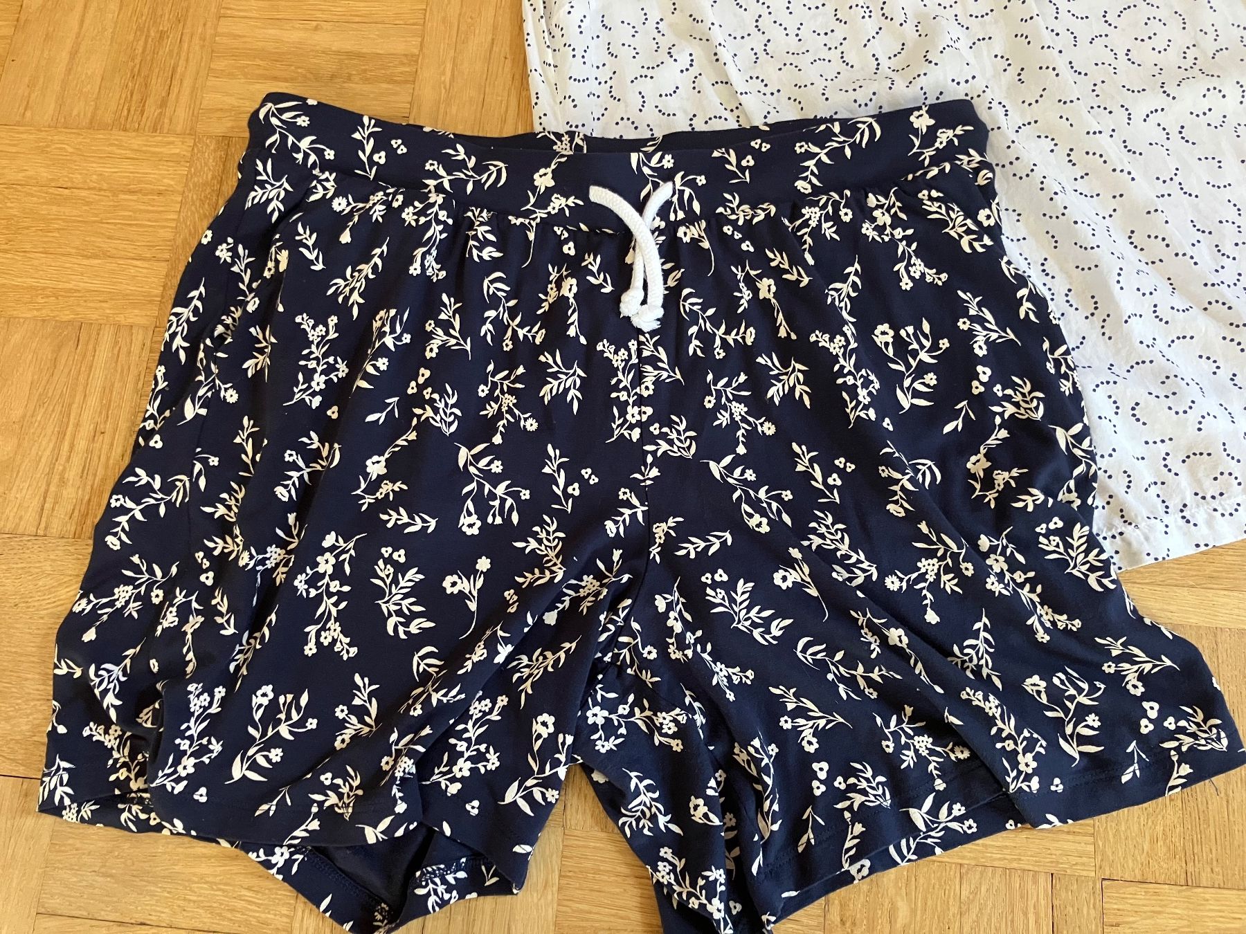 Lots de vêtements: Schönes Viskose Sommer Duo, Gr. 40 – D'occasion à Olten par Dickbrave 3
