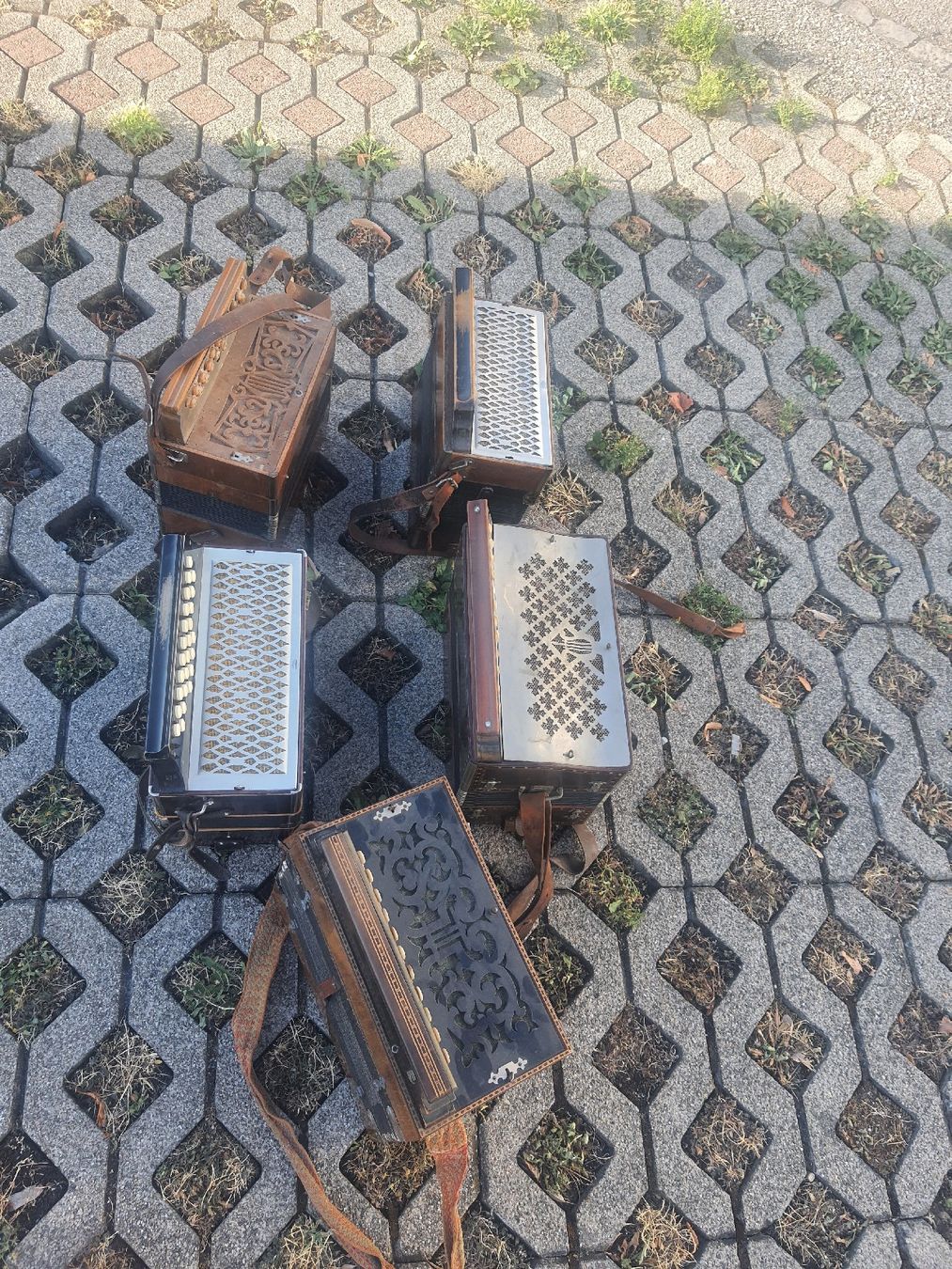 Strumenti musicali: lot de 5 accordéons diatonique  – Usato da Pont-de-la-Morge venduto da Mirabelle0 4