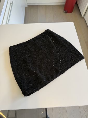 Jupe courte Zara Trafaluc noir avec détails taille S