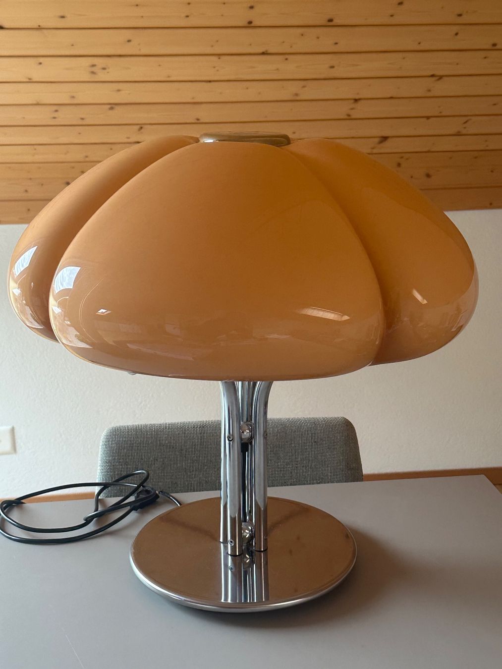 Guzzini Lampade: Guzzini 'Quadrifoglio' Lampe de table Gae Aulenti champagne – Usato da St-Sulpice VD venduto da _sell_off 1