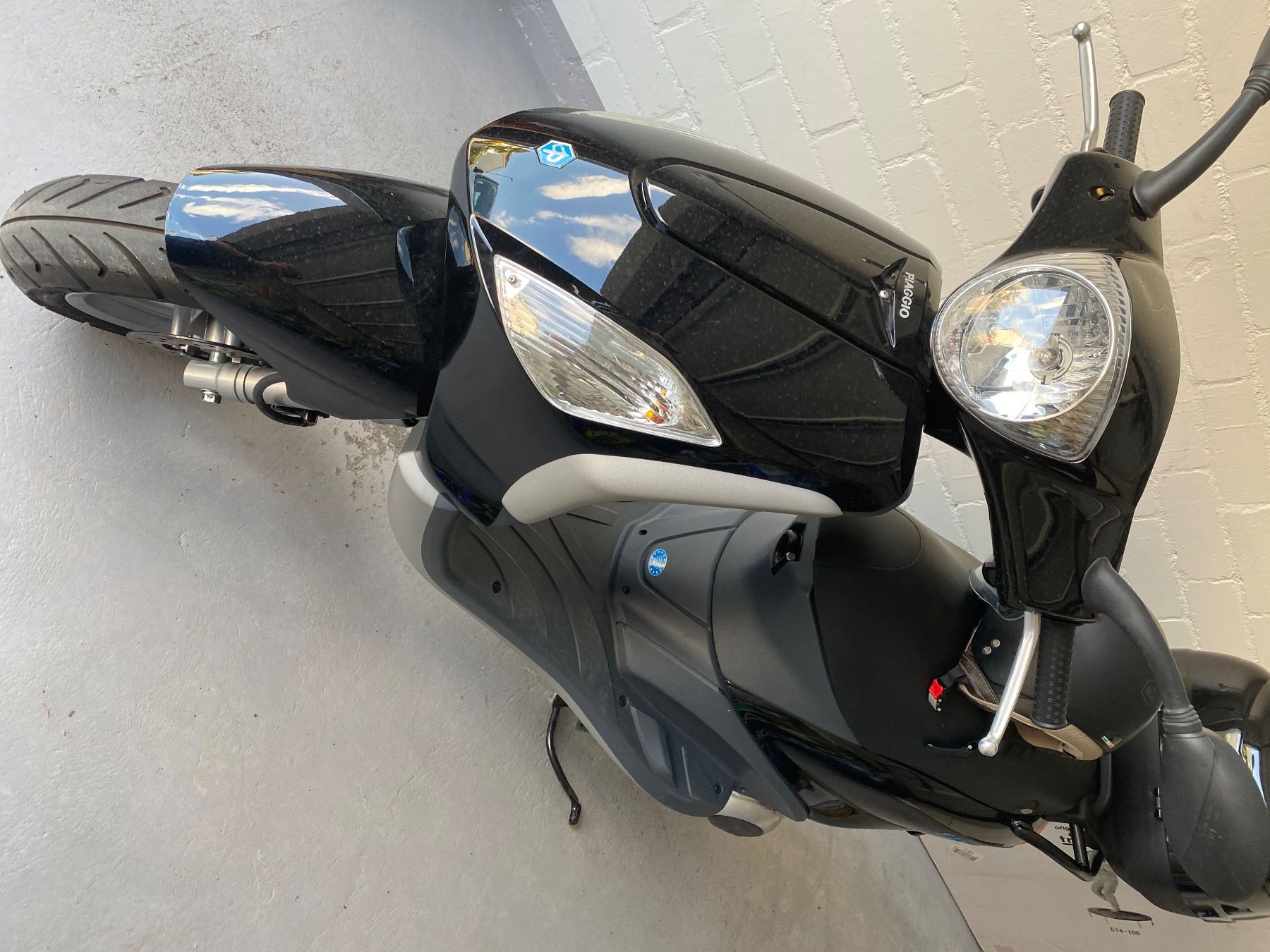 Piaggio Scooters: 1 Roller PIAGGIO Fly 125ccm, schwarz – Gebraucht aus Therwil von Myli7