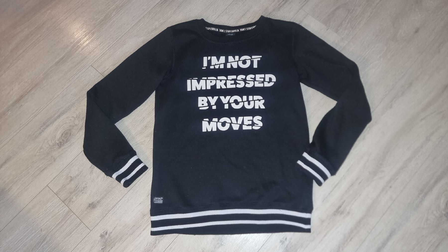 Maglioni & Felpe: Schwarzer cooler Pullover mit Aufschrift, Grösse 170 – Usato da Wigoltingen venduto da Zuckerfee84