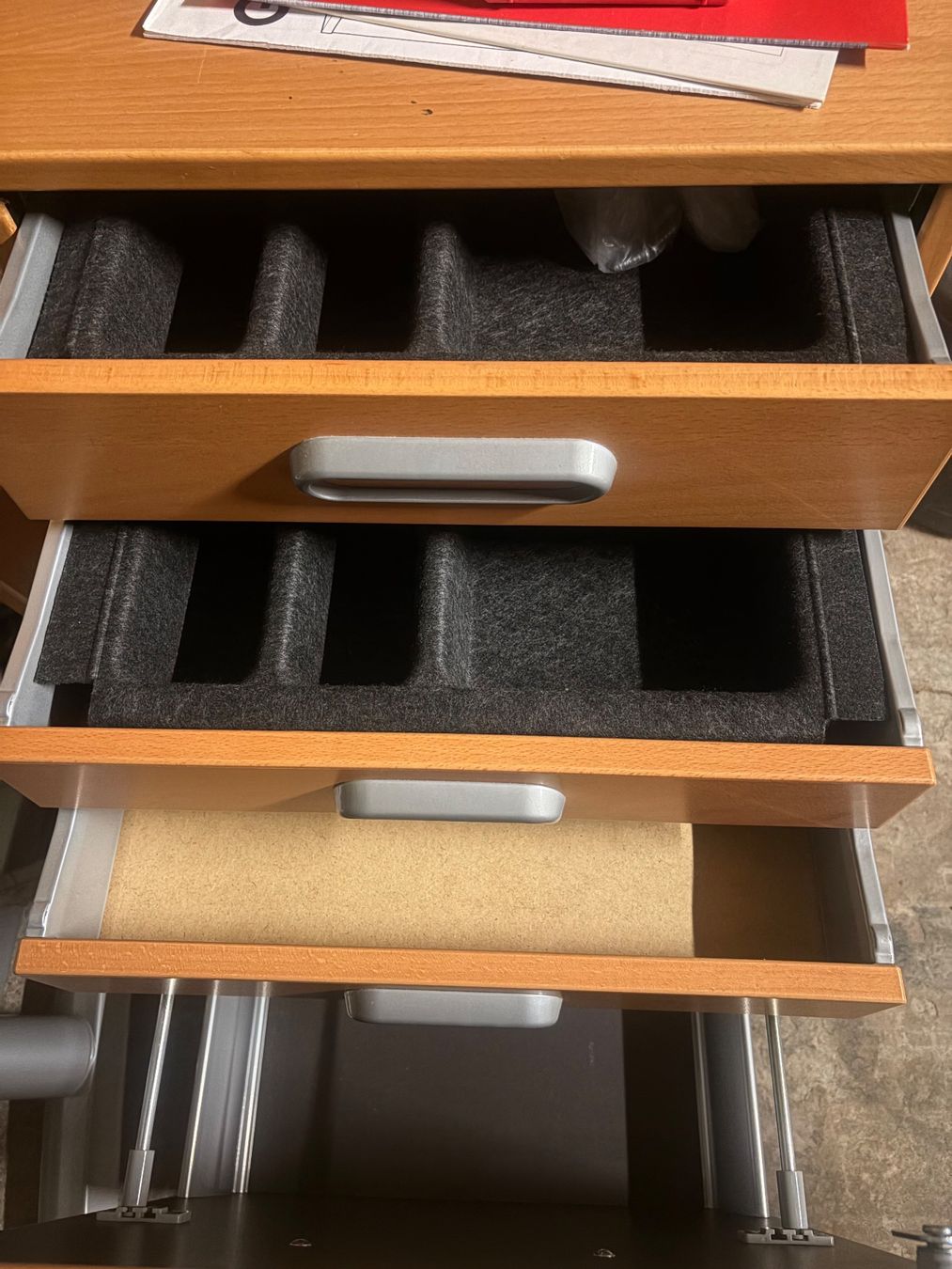 Ikea Schreibtische: Schreibtisch von Ikea – Gebraucht aus Wil AG von oli_y9xy 2