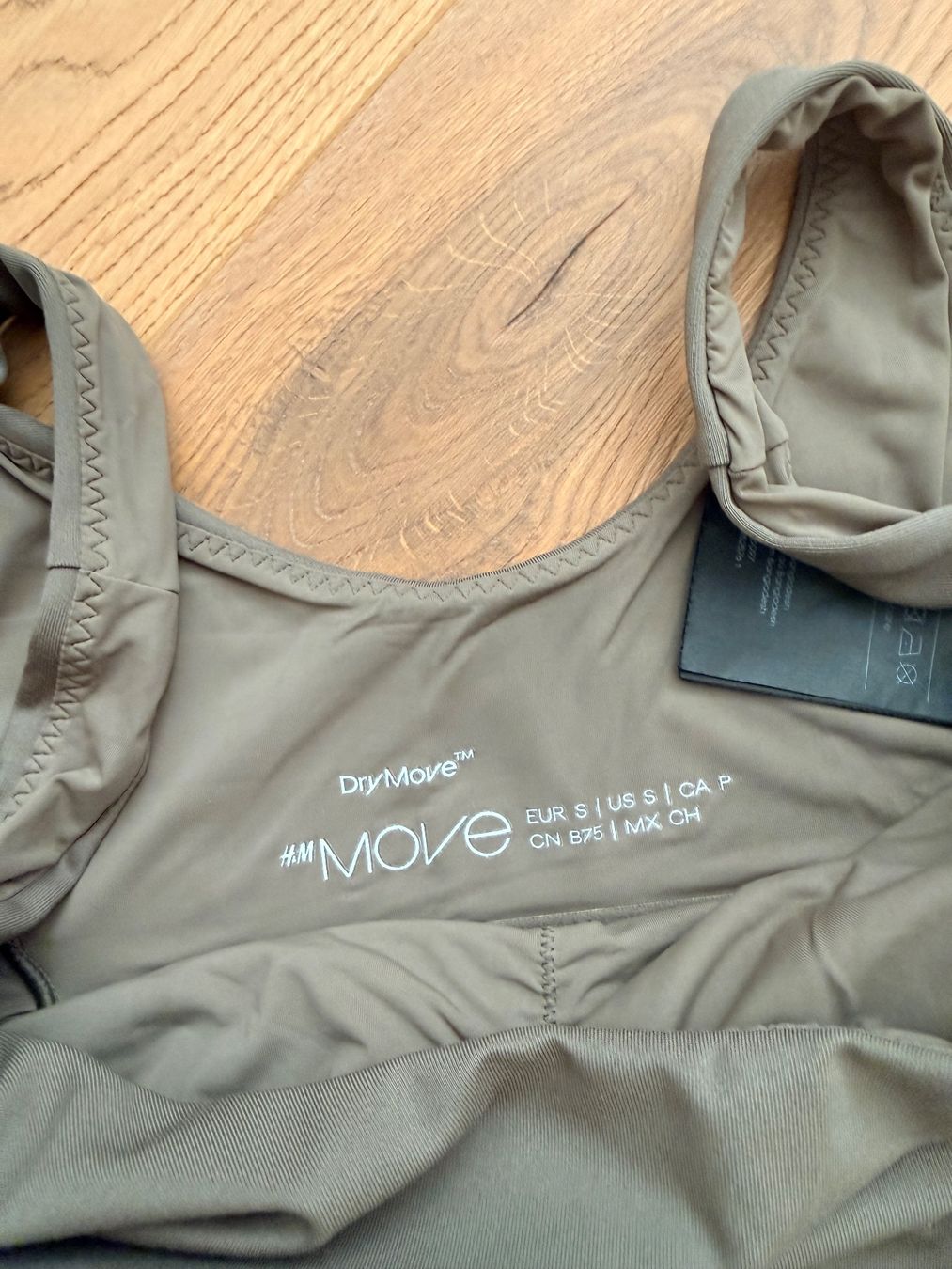 H&M Lotti di vestiti: Set H&M MOVE leggings e top taglia S KHAKI – Usato da Liestal venduto da HAELV 2