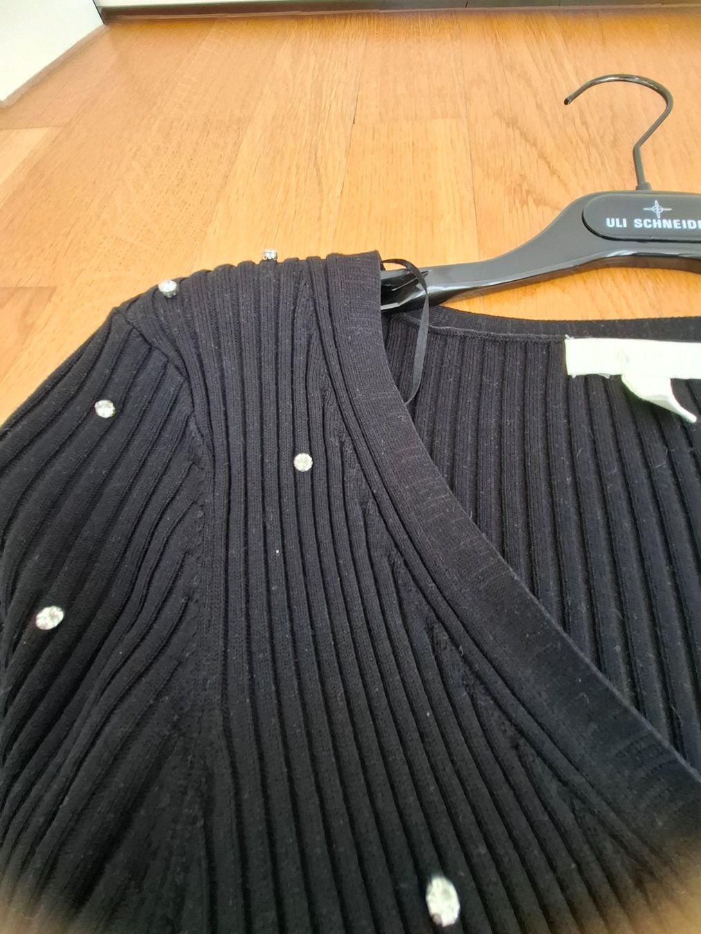 Giacche: Schwarze Strickjacke mit Strass, Grösse S, Top Zustand! – Usato da Romanshorn venduto da lichtmond2022 2