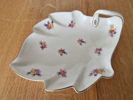 Hübsche KPM Porzellan Blattschale mit Blumenmuster!