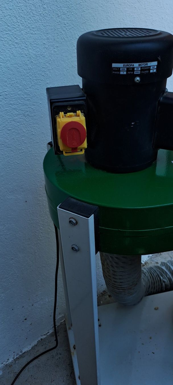 Tutte le macchine: Aspirateur à copeaux et sciure – Usato da Neuchâtel venduto da vigne7 2