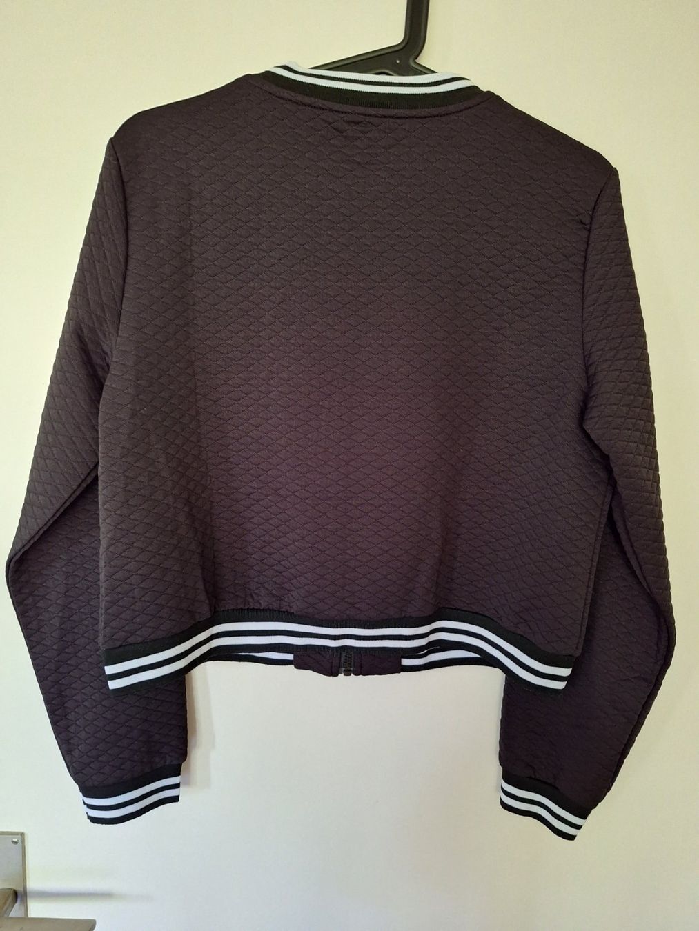 Jacken: Jacke im Bomberjacken-Stil, Grösse M – Neu (gemäss Beschreibung) aus Aesch BL von sar_j59l 1