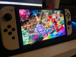Nintendo Switch OLED Très bon état complète + SD 120gb