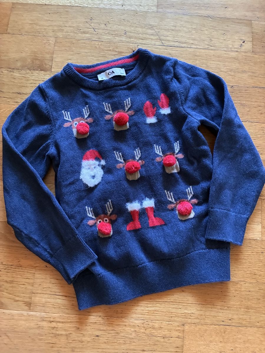 C&A Pullover & Sweatshirts: Schöner Weihnachtspullover Gr. 116 – Gebraucht aus richterswil von lunamarie001