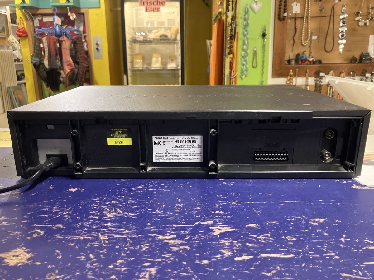 Panasonic Registratori: Panasonic VHS Recorder NV-SD240EG – Usato da Erlenbach im Simmental! venduto da Simmentaler-Perlen 2